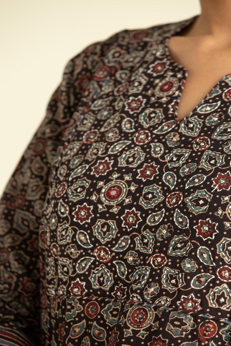 Sehra Zafiya Kurta