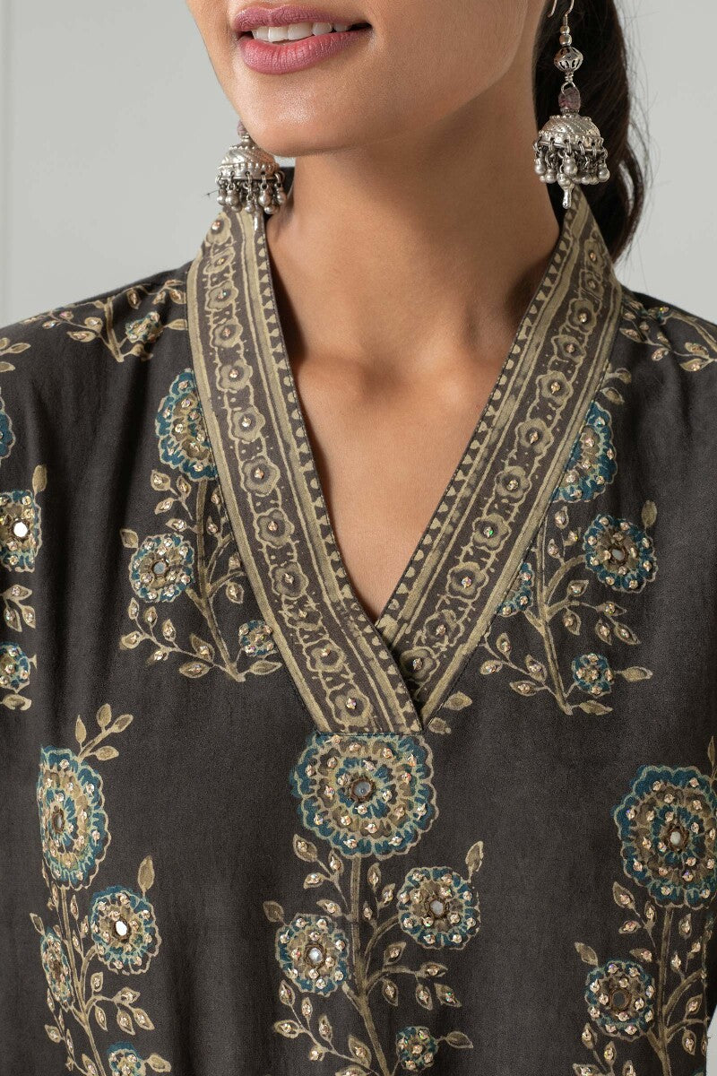 Sehra Nadia Ajrak Kurta