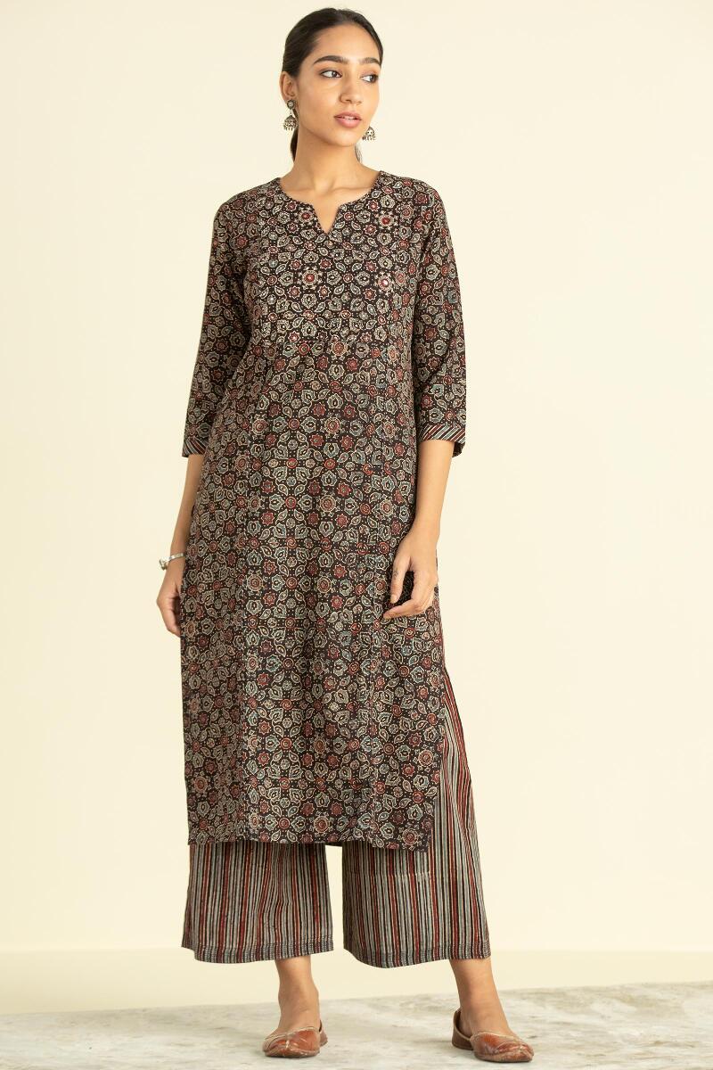 Sehra Zafiya Kurta