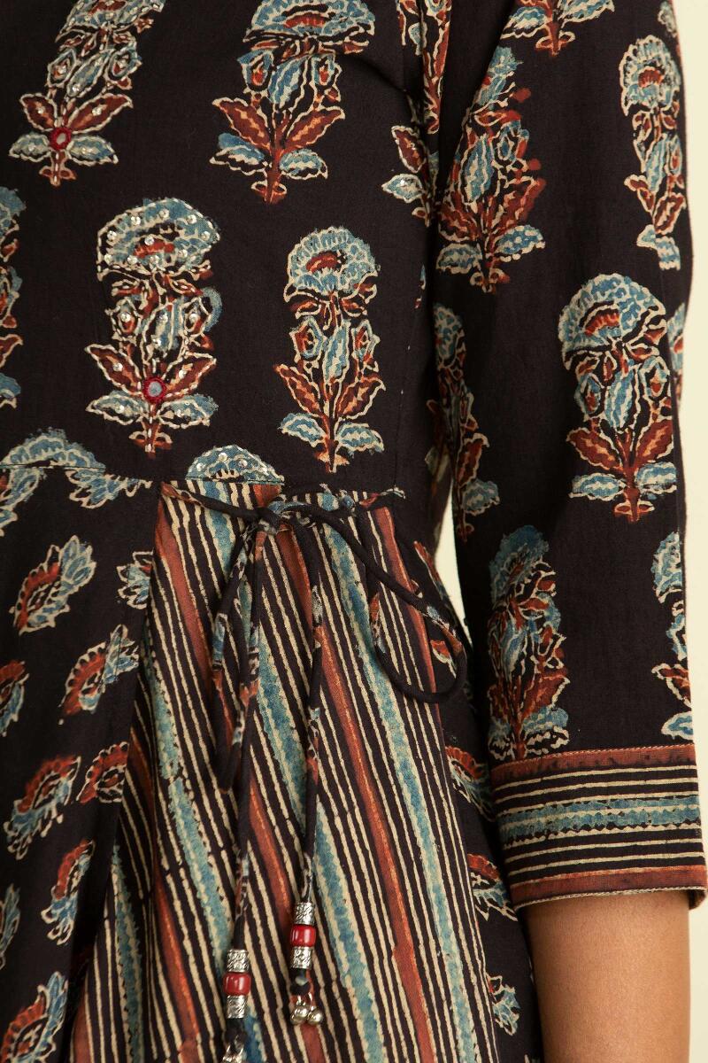 Sehra Tazmeen Kurta