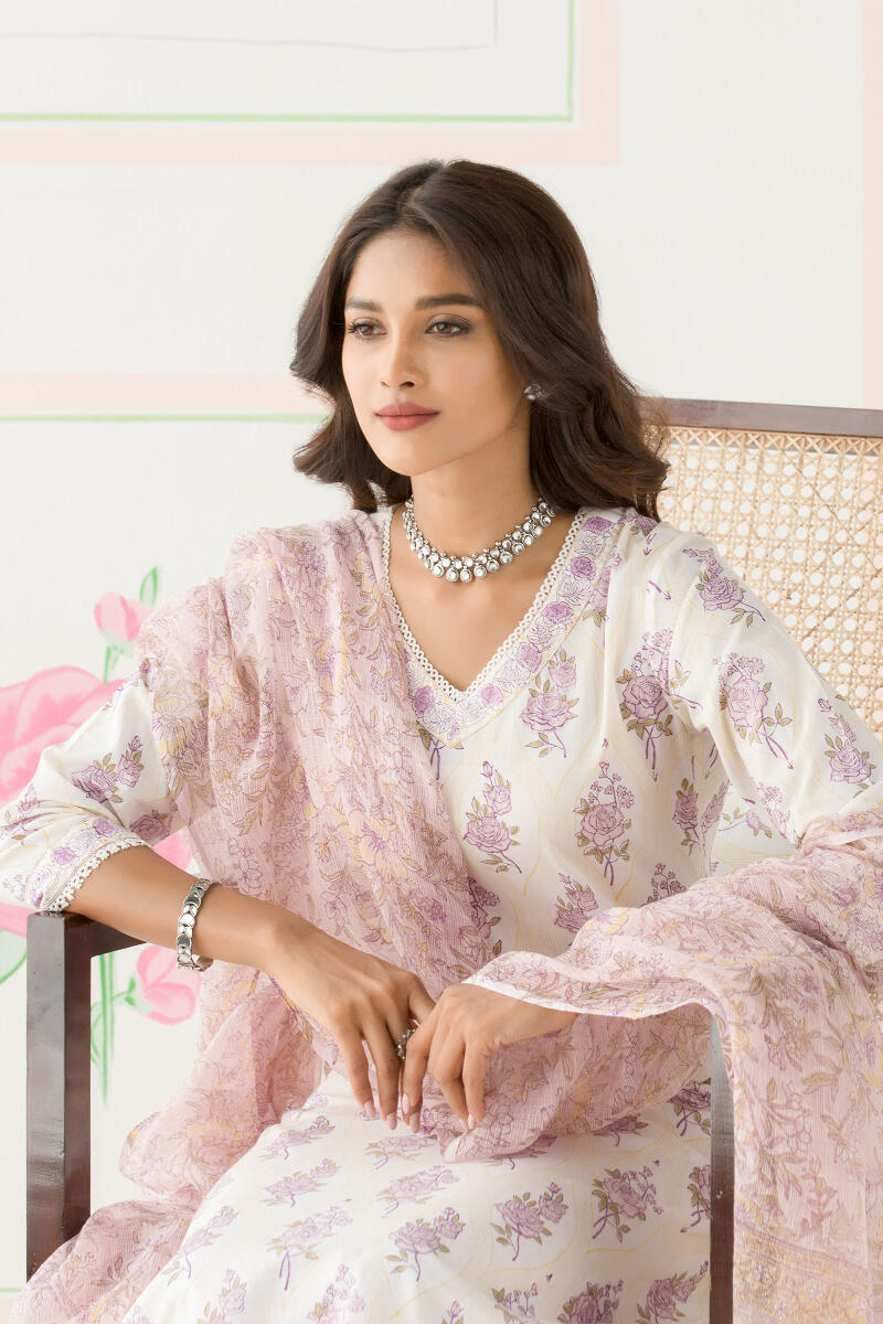 Gulbarg Nafia Kurta