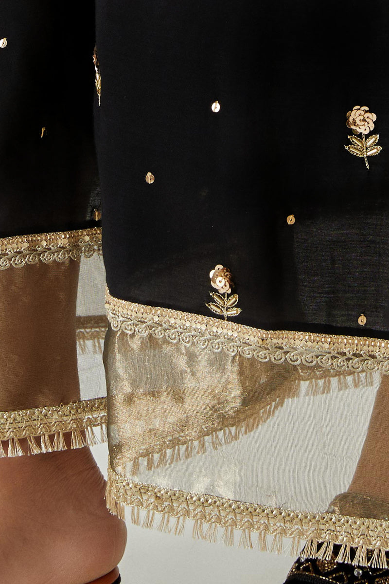 Surplus: Sanaa Zainab Modal Palazzo
