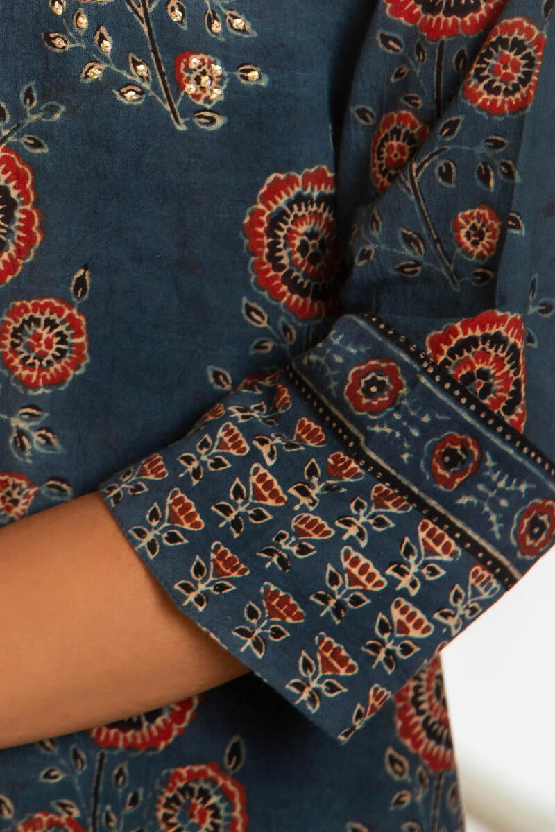 Sehra Zafina Ajrak Kurta