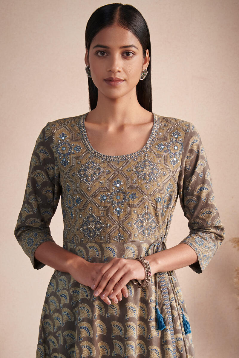 Sehra Zoya Ajrak Kurta