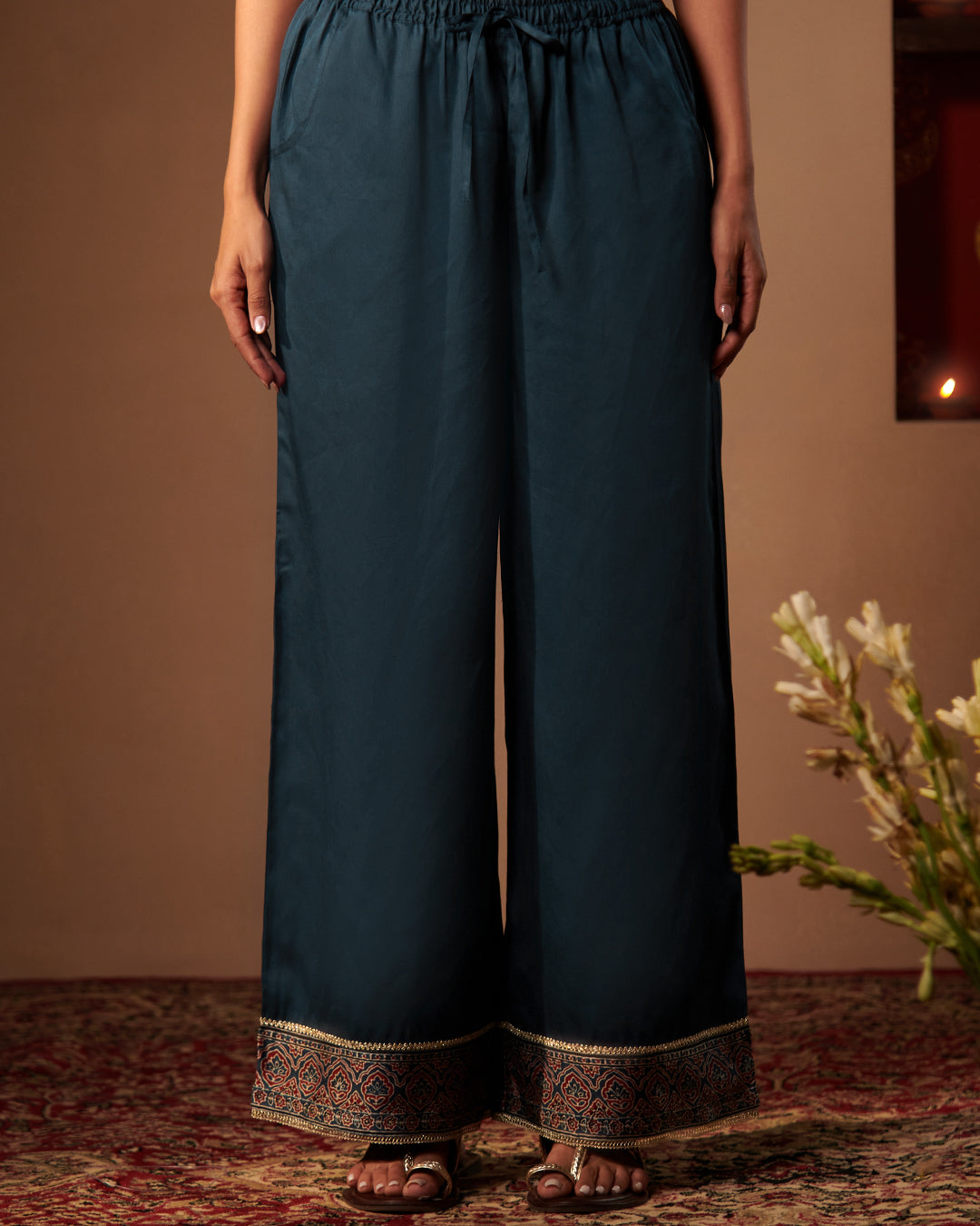 Roshanara Nazrina Ajrak Farsi