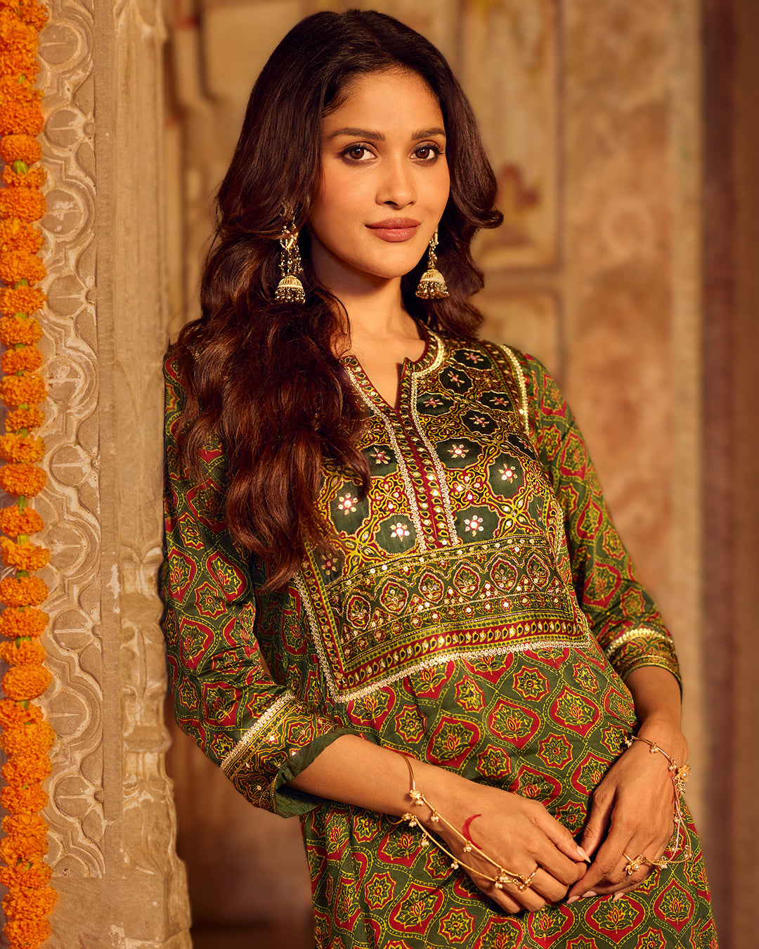 Roshanara Zareen Ajrak Kurta