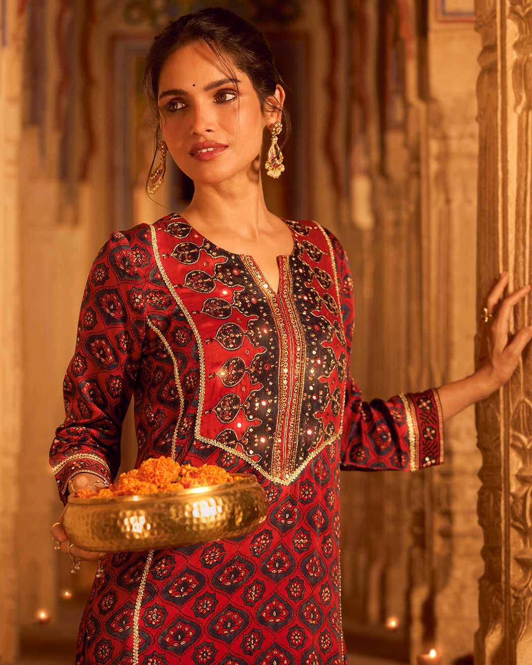 Roshanara Inaya Ajrak Kurta