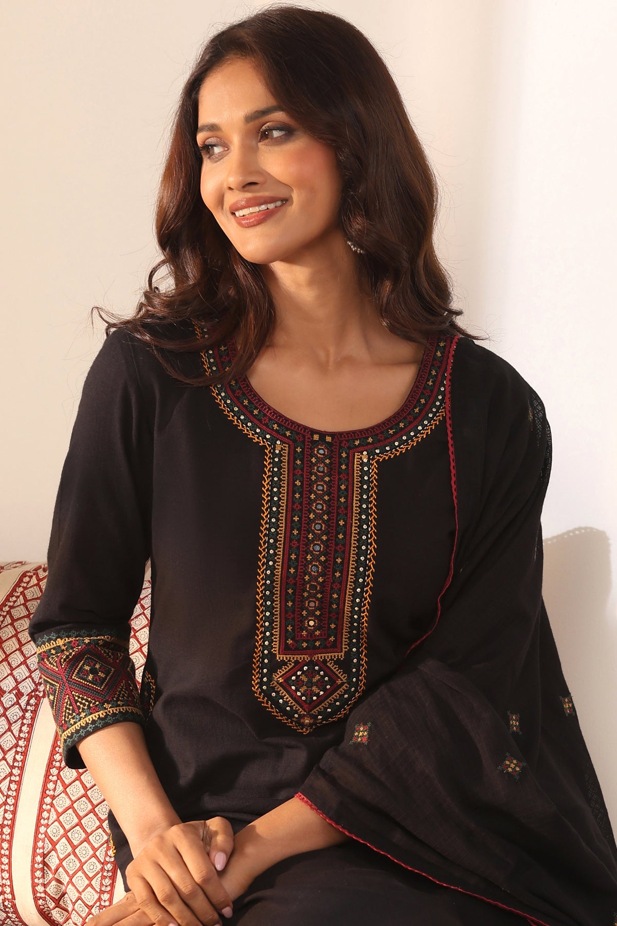 Surplus: Mehraab Nahiza Black Kurta
