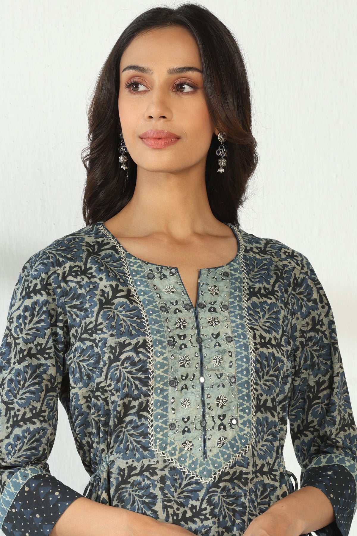 Sehra Siya Akola Kurta