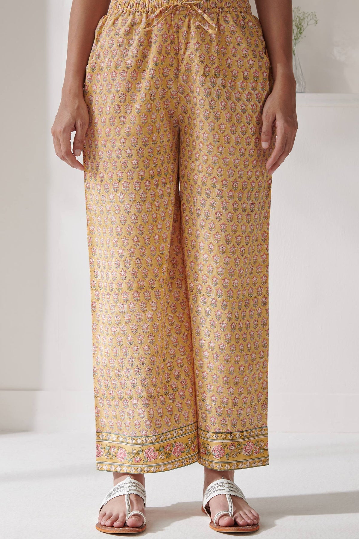 Surplus: Gulraiz Suhana Sanganeri Farsi