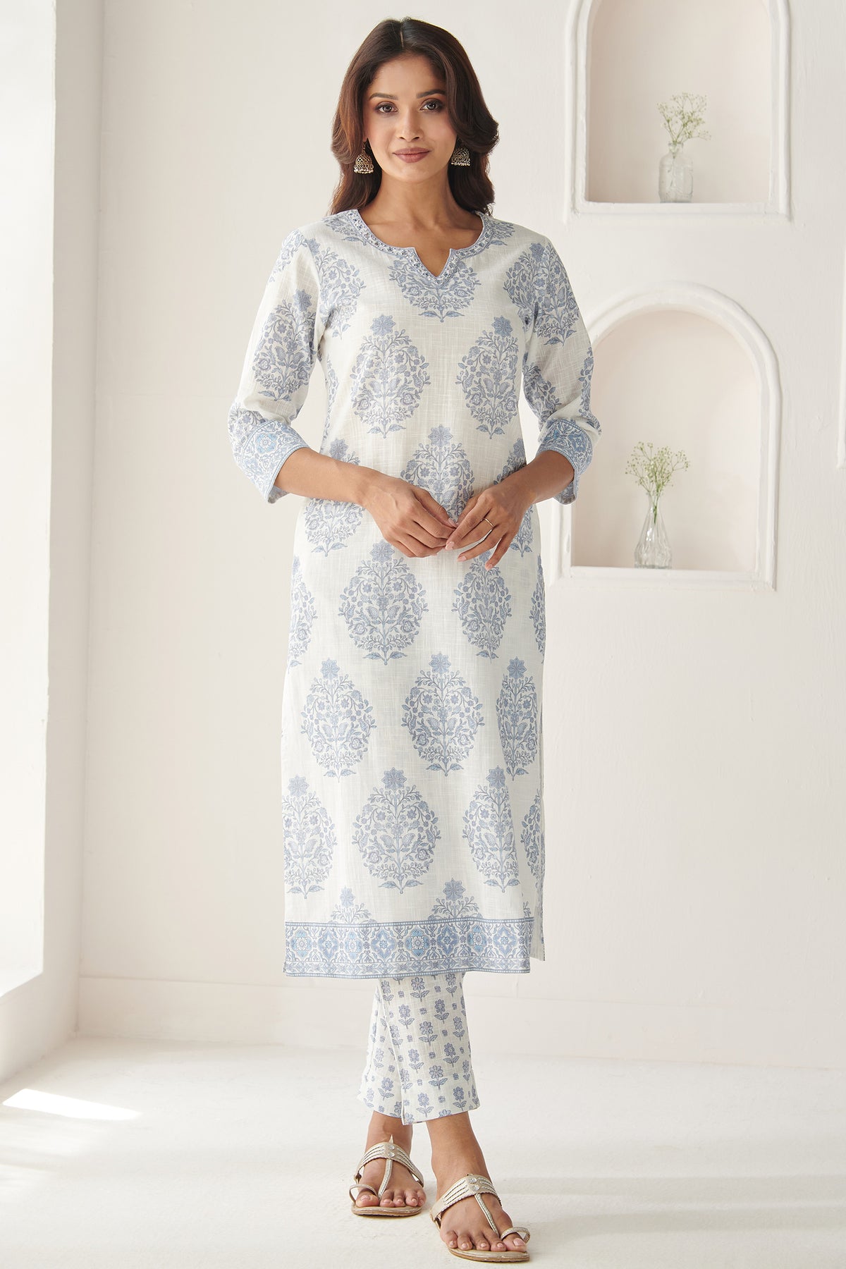 Neelofar Omaira Kurta