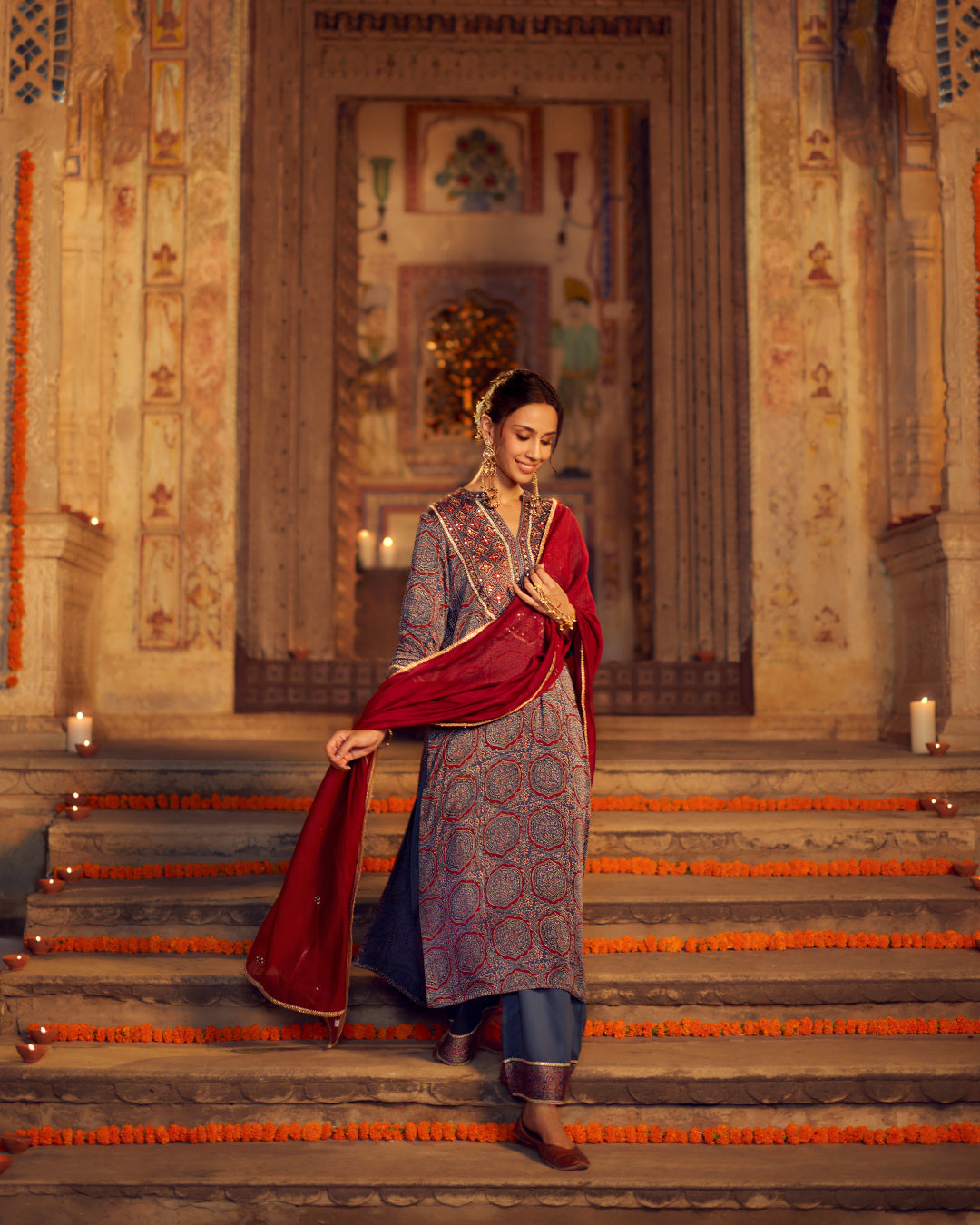 Roshanara Nazrina Ajrak Kurta