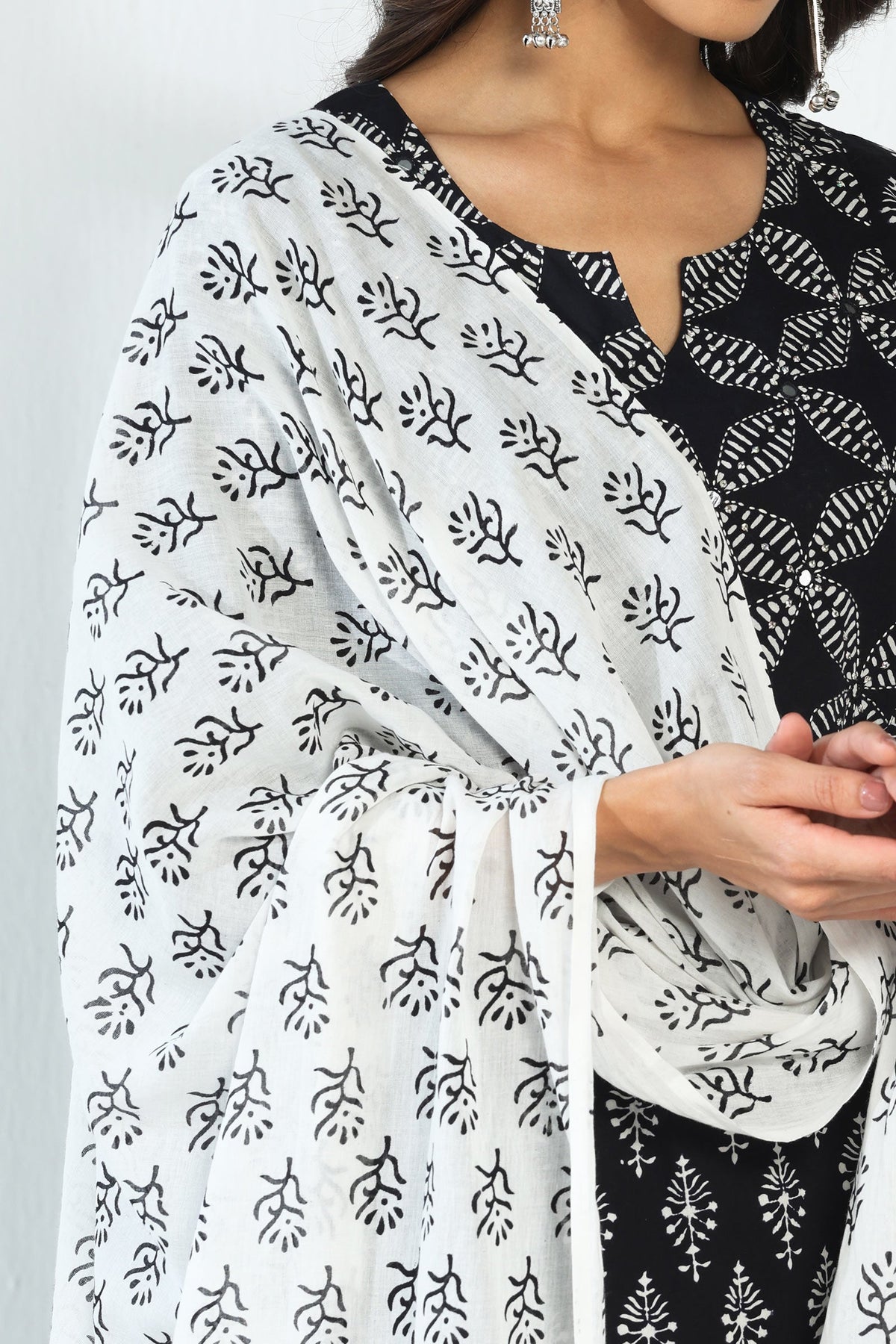 Surplus: Mirza Ameera Dupatta