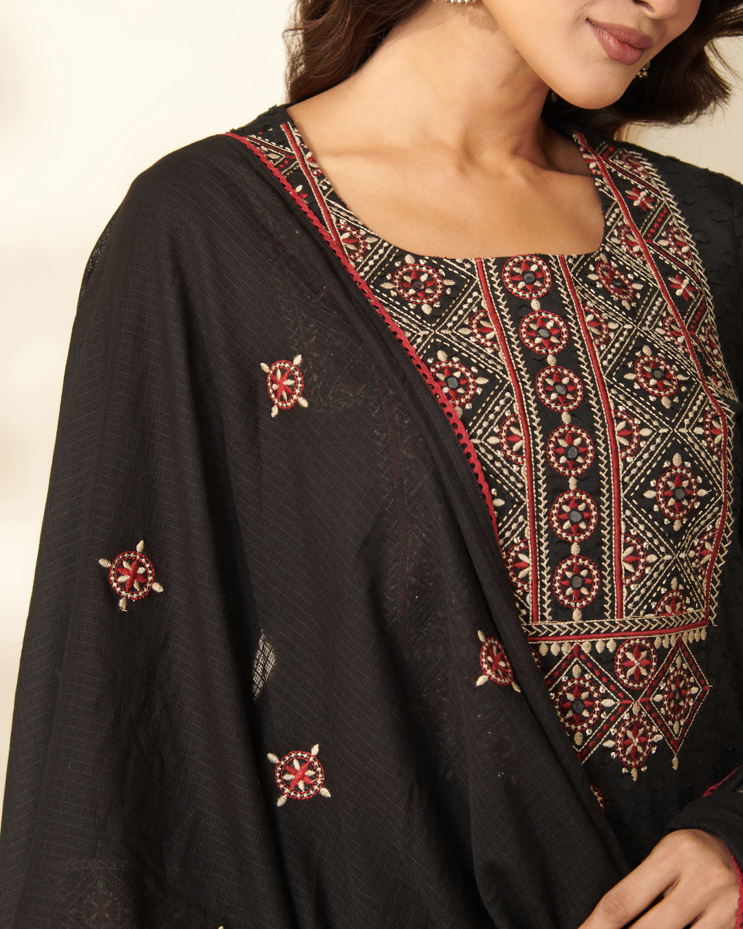 Mehraab Safiya Black Dupatta