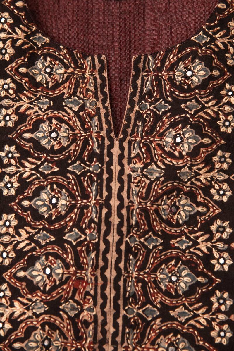 Sehra Gauhar Ajrak Kurta