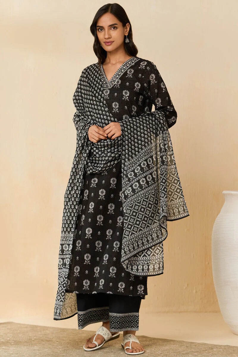 Surplus: Mumtaz Naisa Dupatta