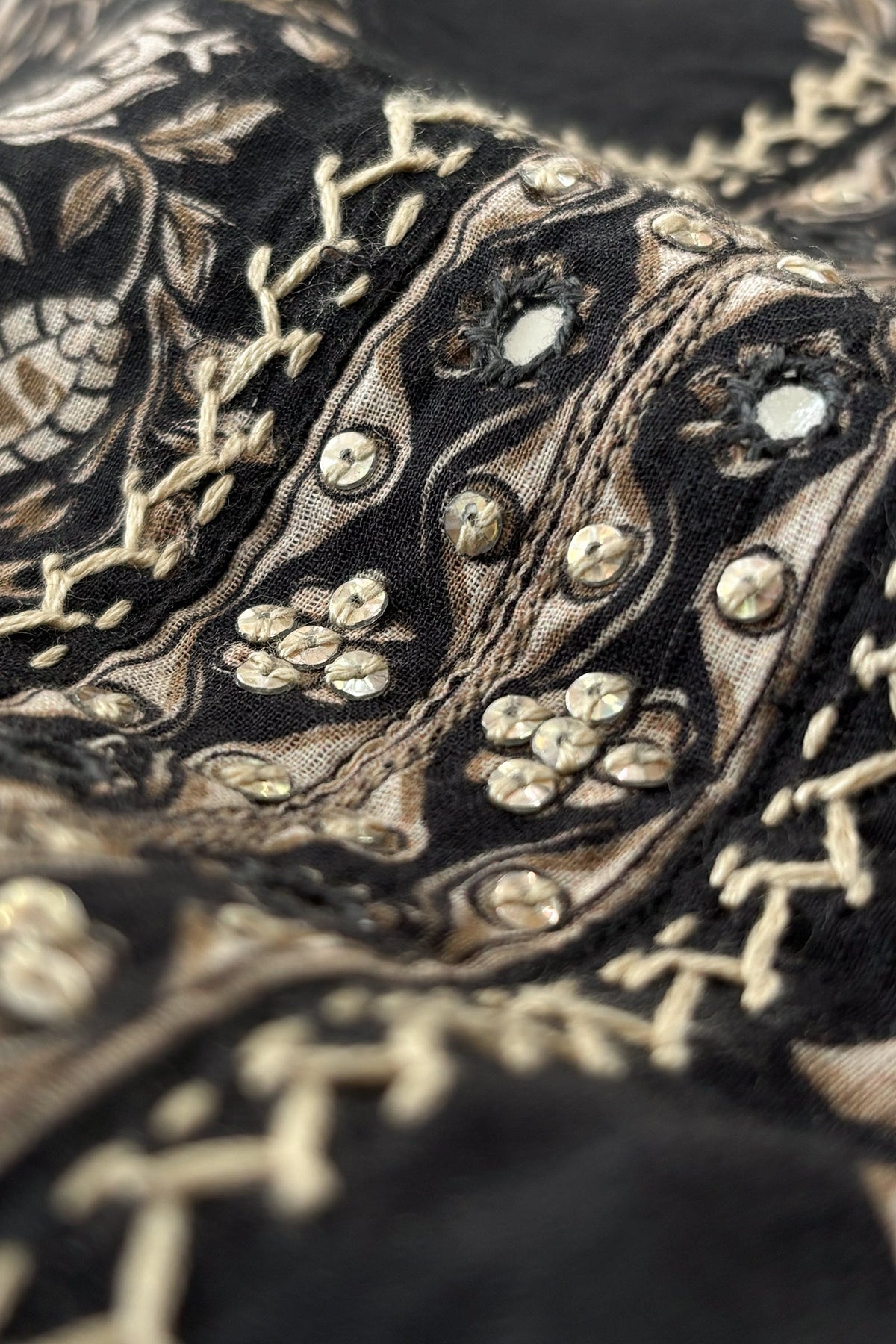 Surplus: Roz Meher Rahila Kurta