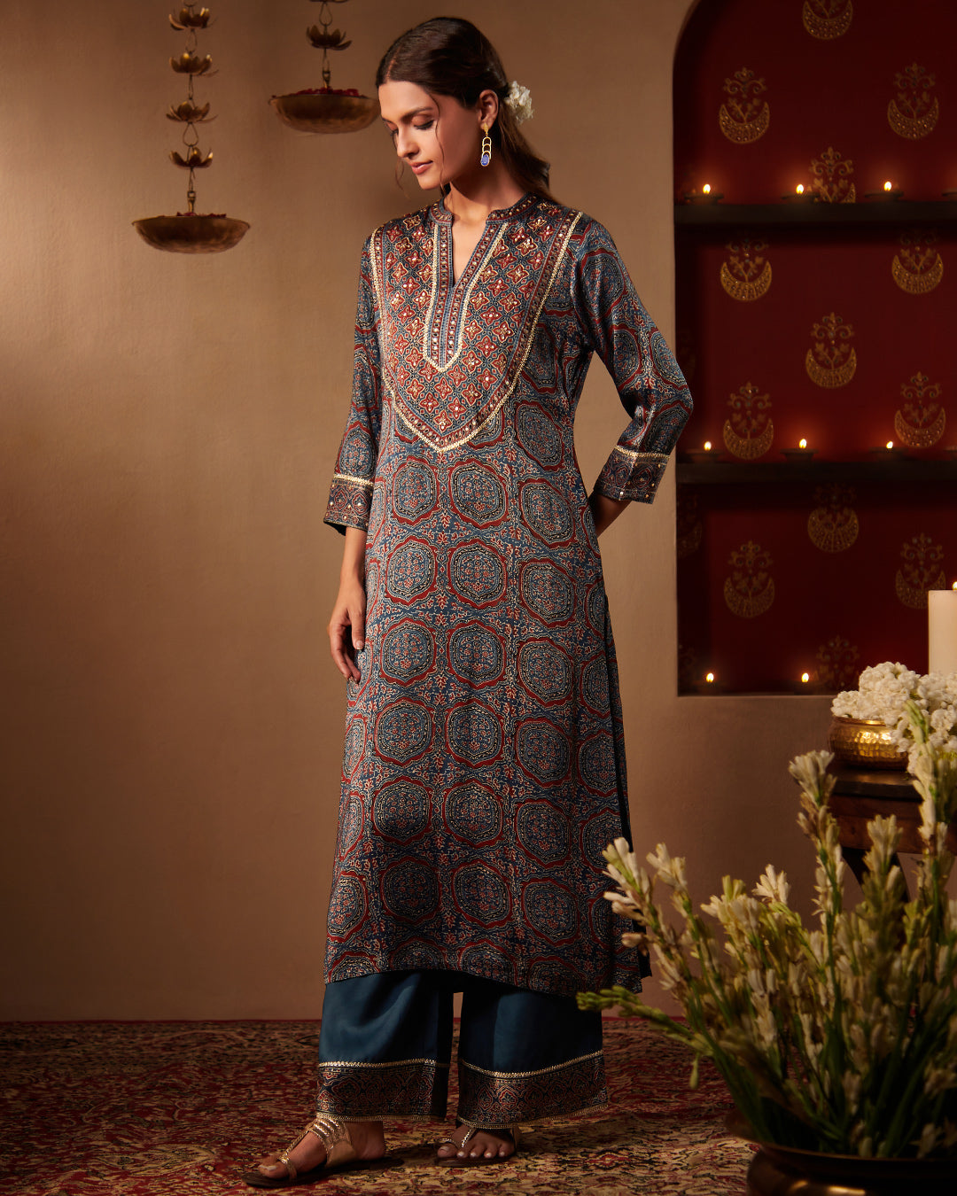 Roshanara Nazrina Ajrak Kurta