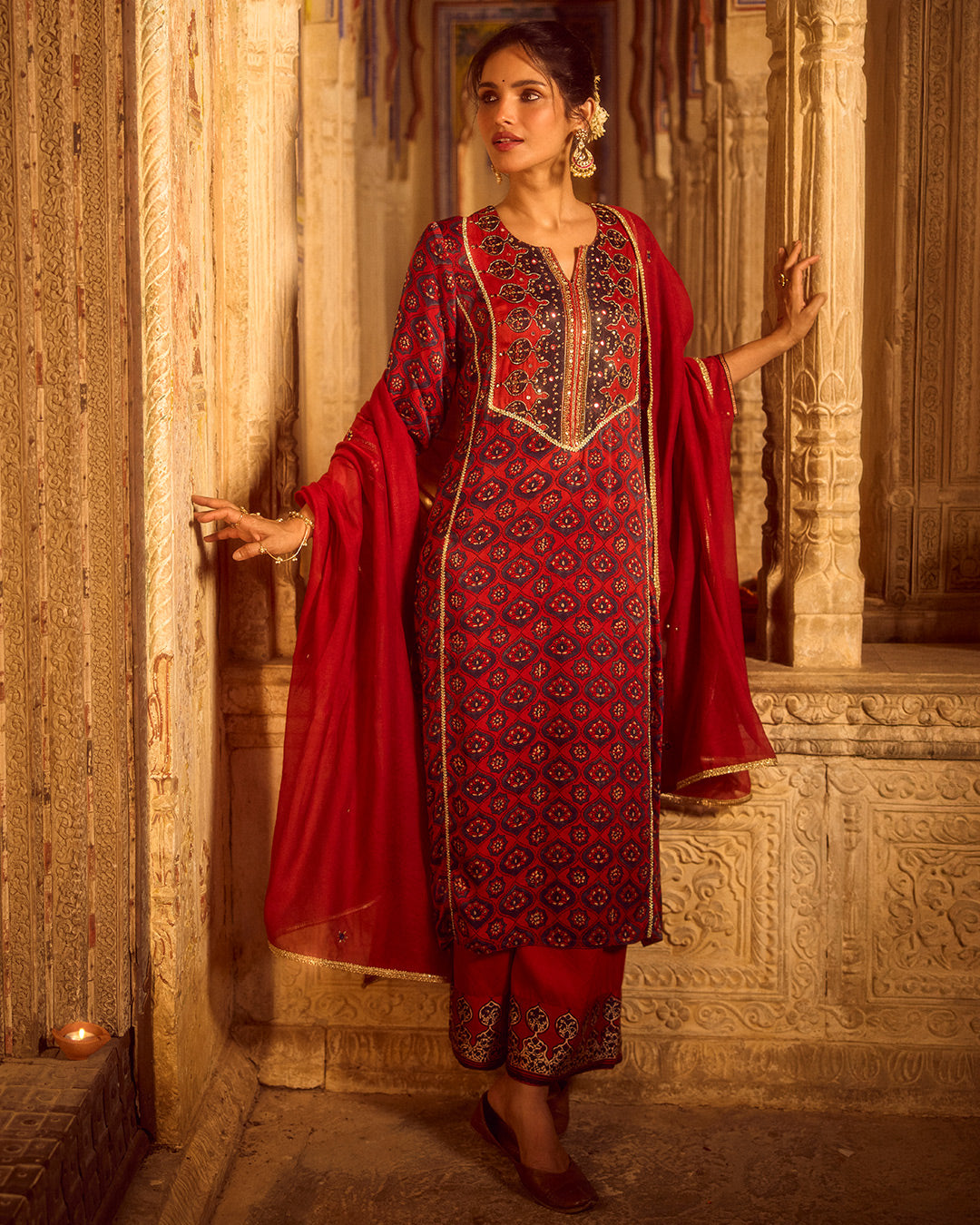 Roshanara Inaya Red Dupatta