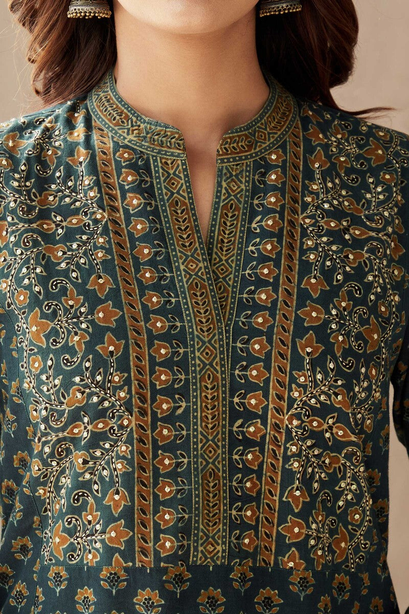 Sehra Zafina Ajrak Kurta