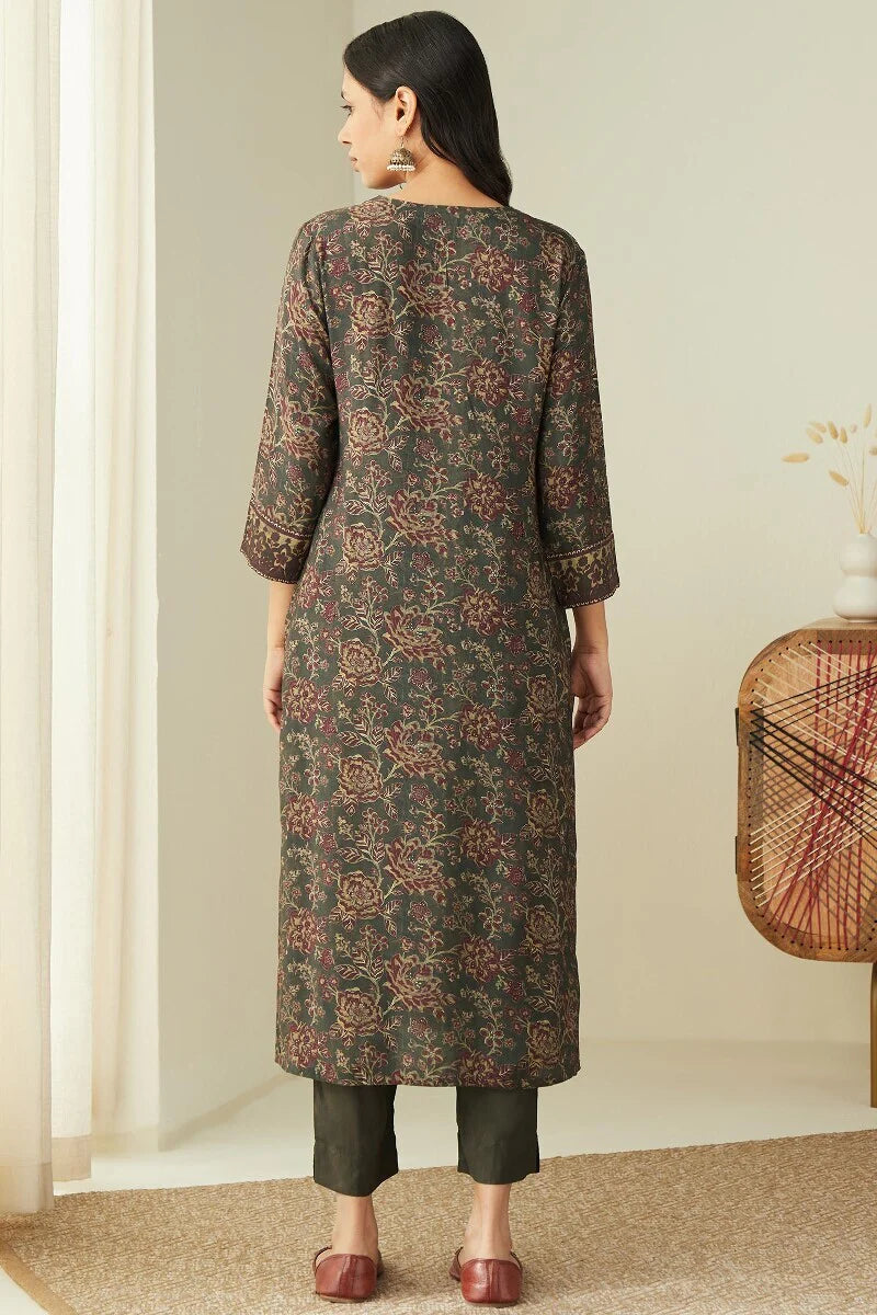 Mahnoor Nadiya Kurta