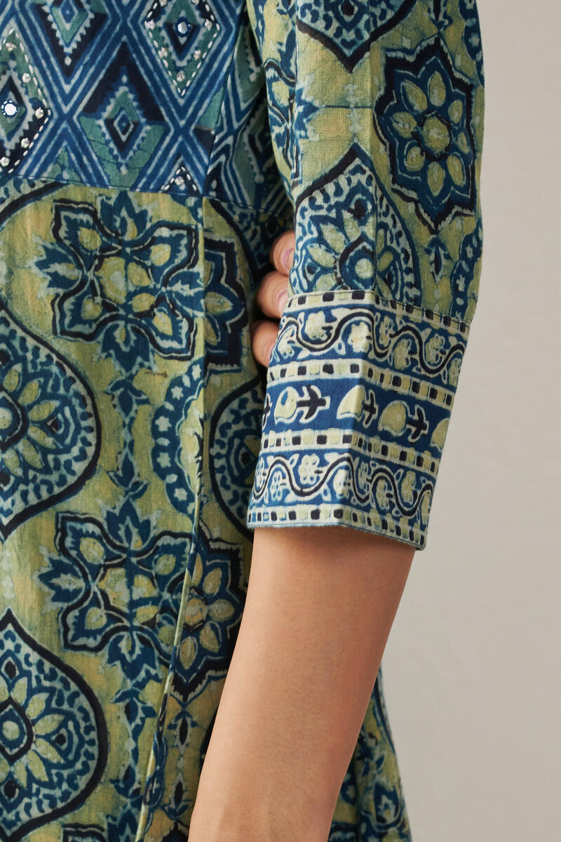 Sehra Zeniya Ajrak Kurta