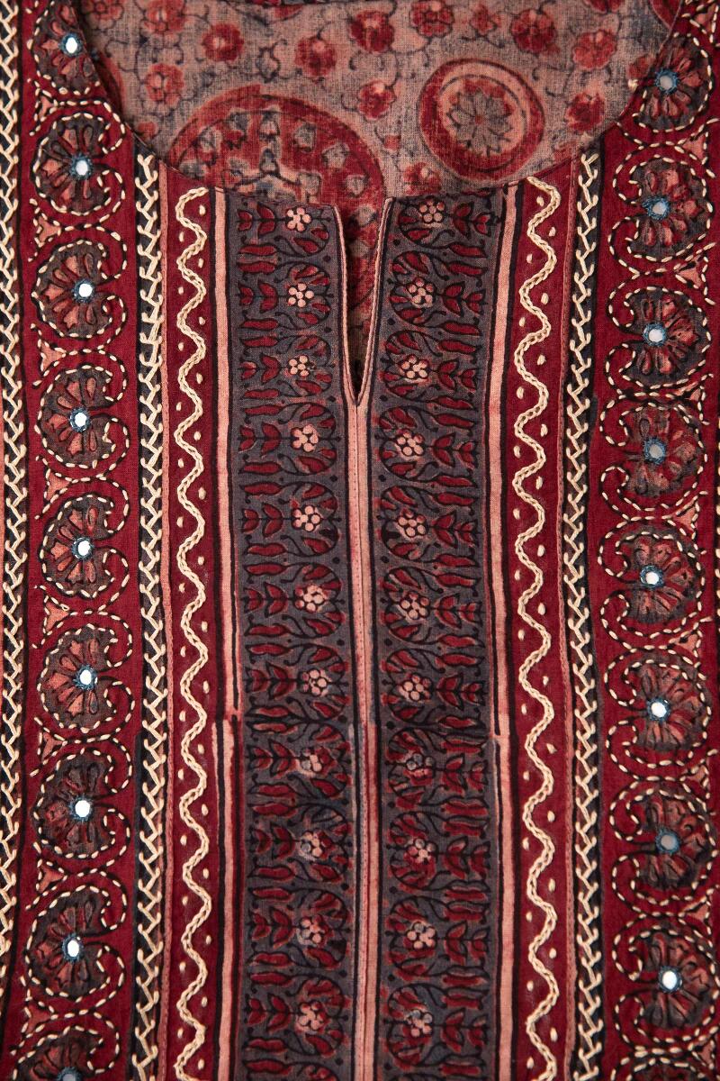 Sehra Nizam Ajrak Kurta
