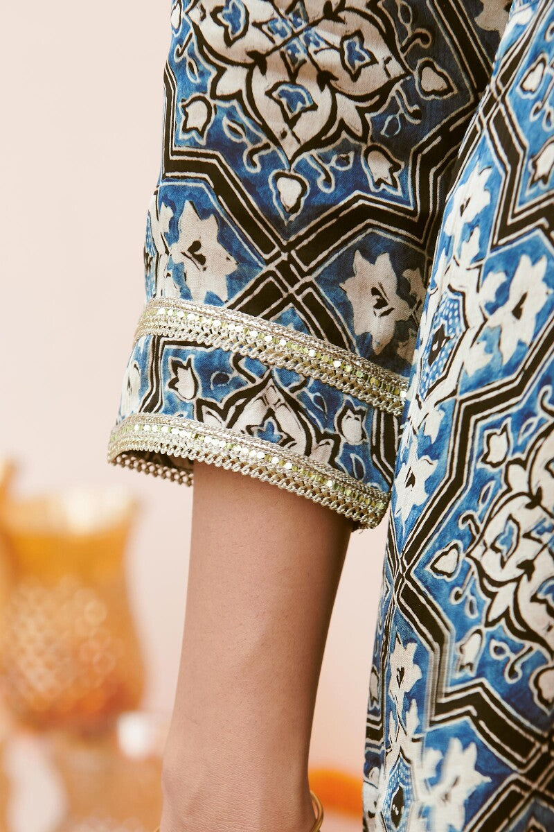Mehrunissa Seerat Ajrak Kurta