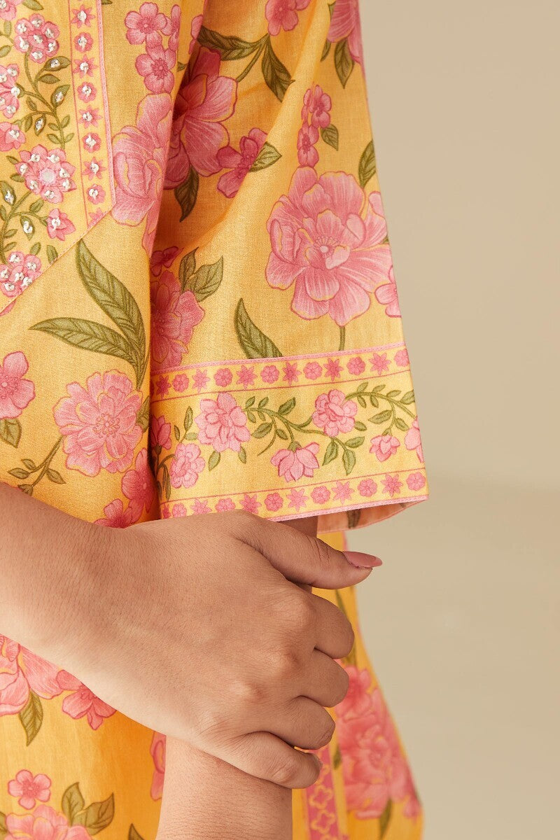 Mahnoor Tahira Kurta