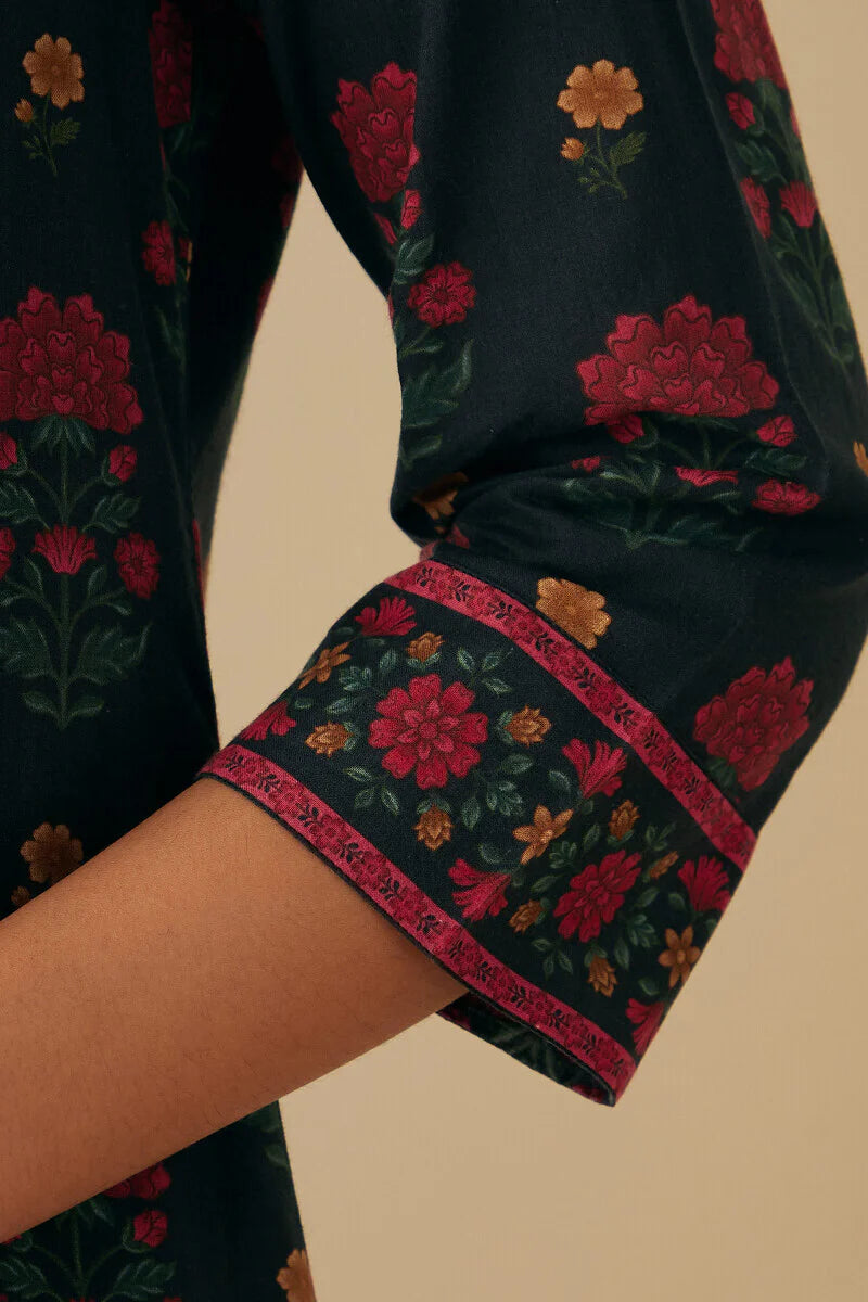 Mahnoor Zarina Kurta