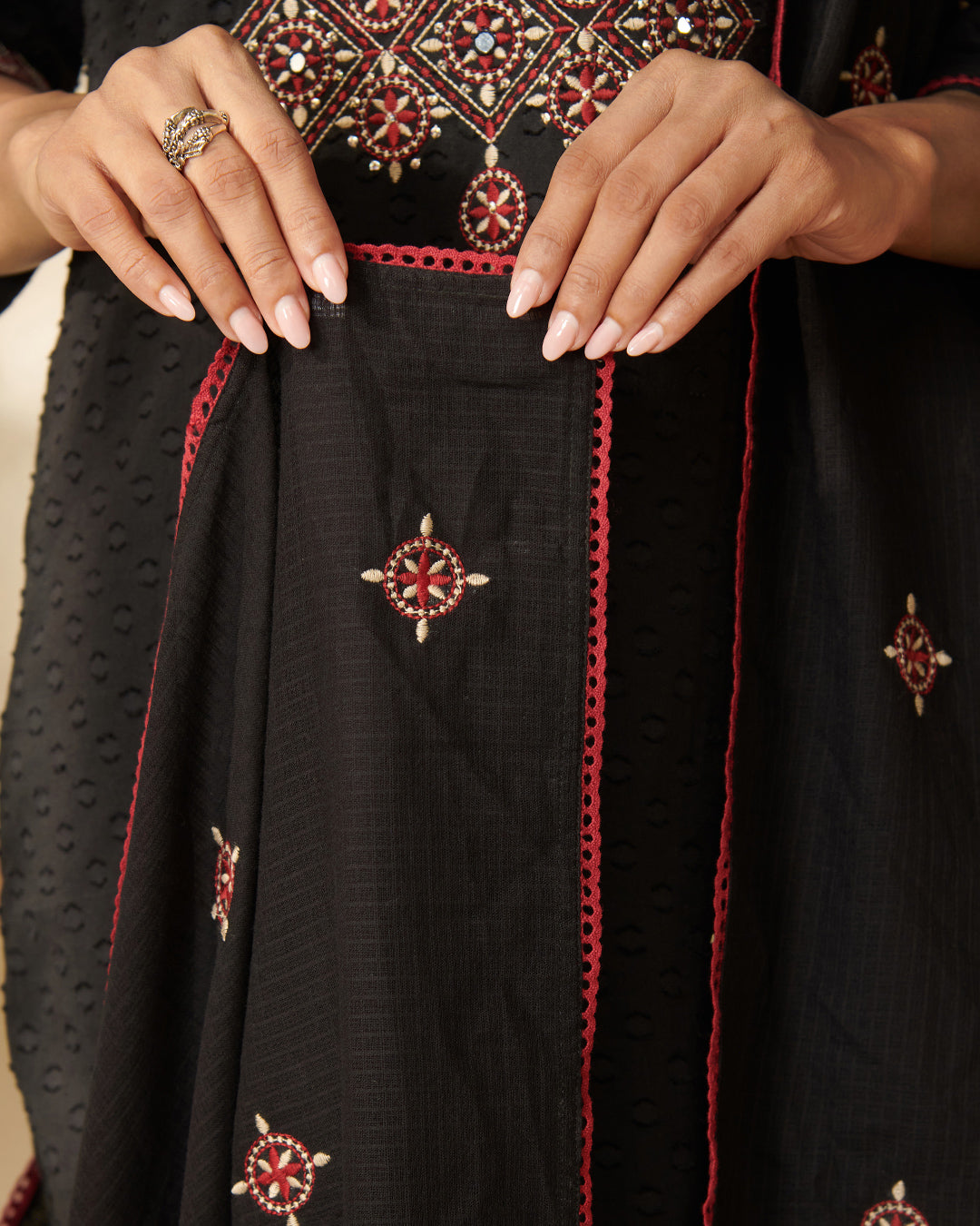 Mehraab Safiya Black Dupatta