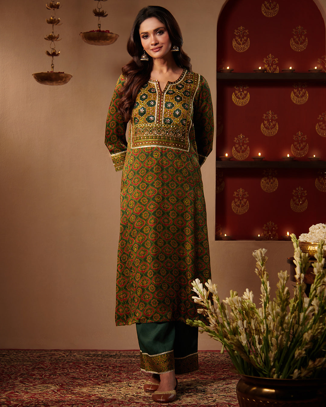 Roshanara Zareen Ajrak Kurta