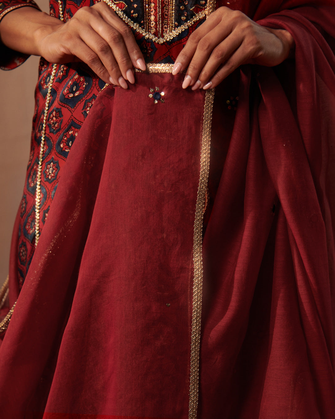 Roshanara Inaya Red Dupatta
