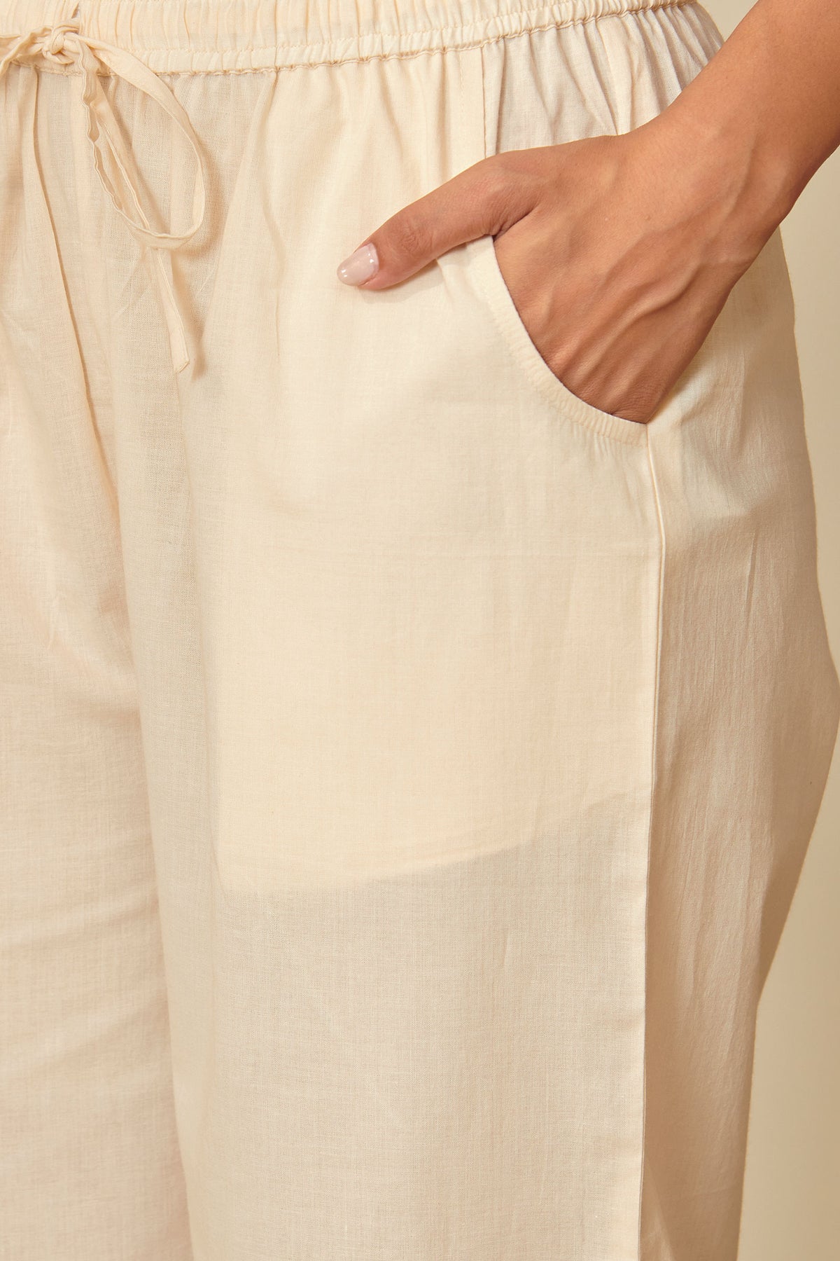 Surplus: Roza Meher Off White Farsi