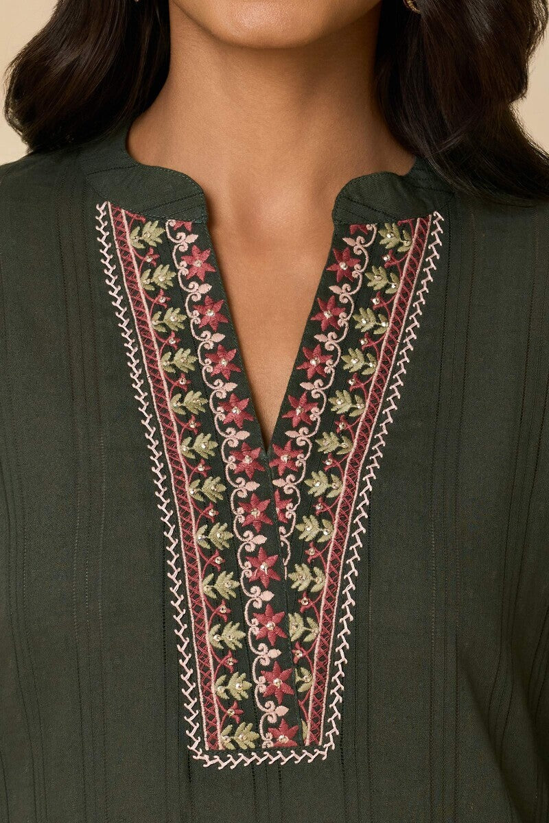 Surplus: Mehraab Mahi Kurta