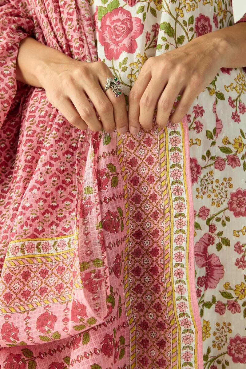 Surplus: Gauhar Nida Dupatta