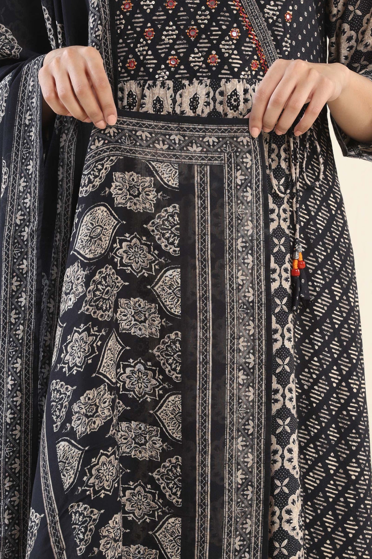 Surplus: Rangrez Sehreen Dupatta