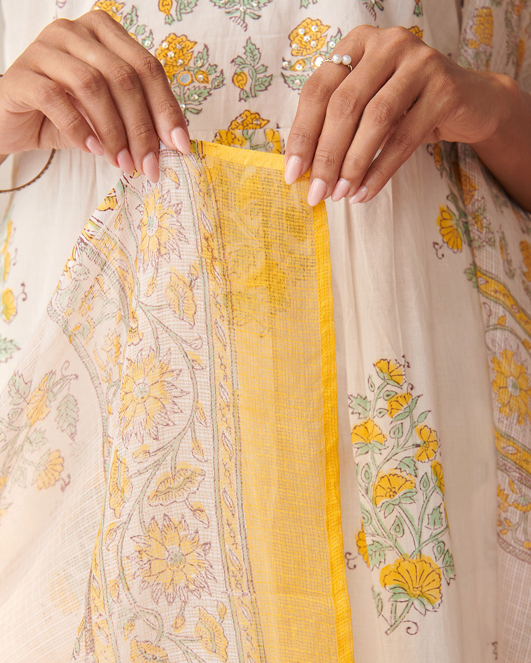 Roz Meher Omaira Sanganeri Dupatta