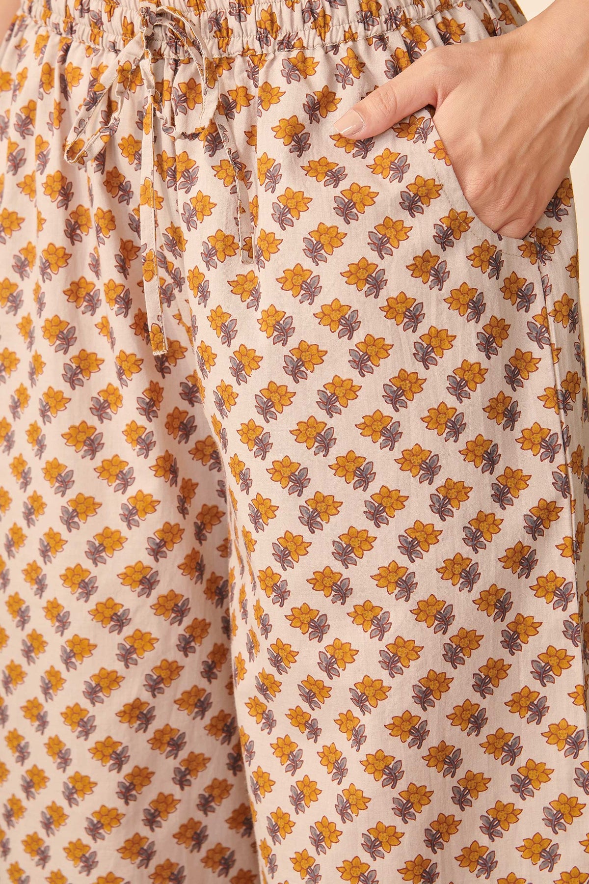 Gauhar Zafiya Sanganeri Farsi
