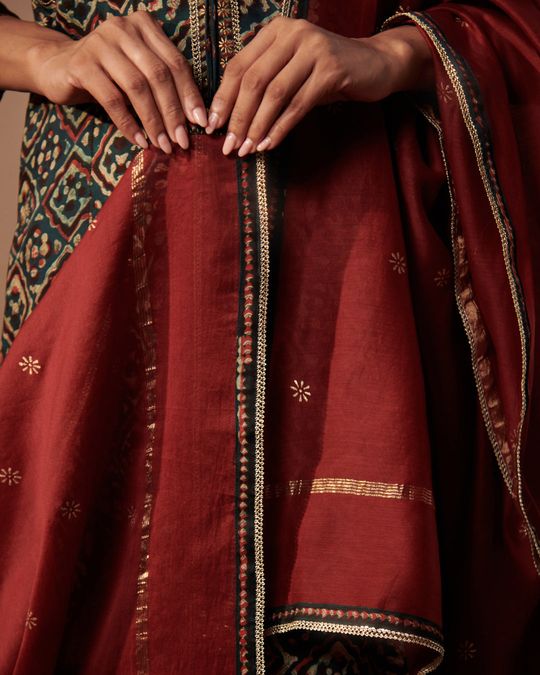 Roshanara Inara Maroon Dupatta