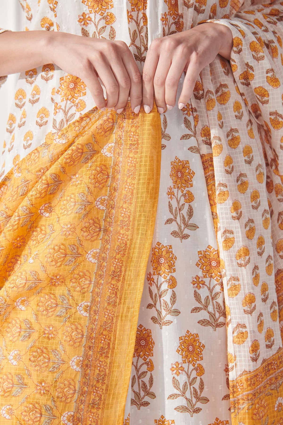 Surplus: Gulbahar Tazmeen Sanganeri Dupatta