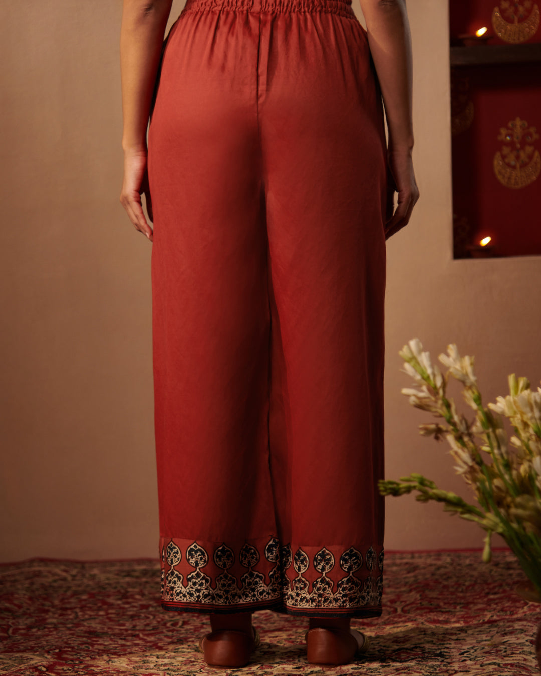 Roshanara Inaya Ajrak Farsi