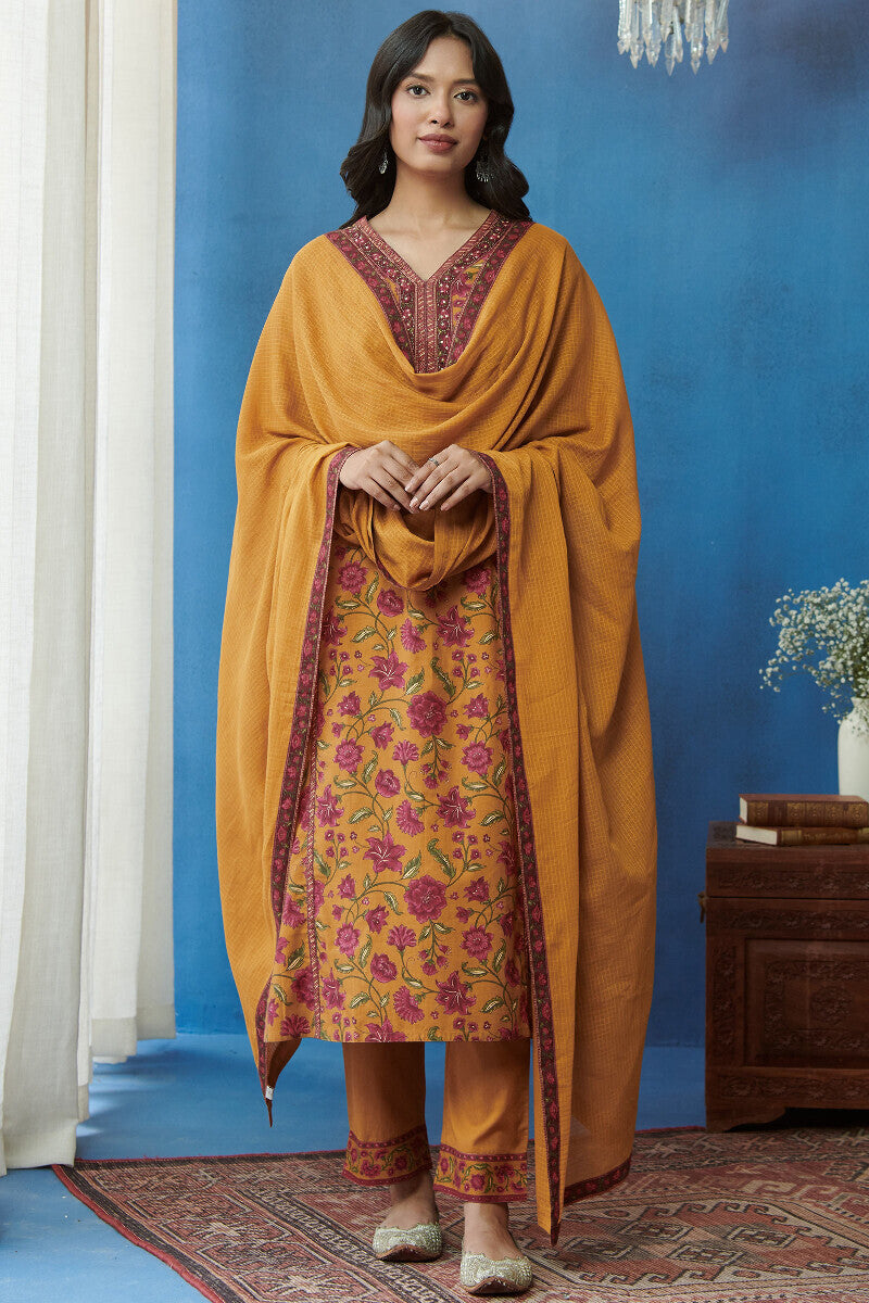 Mahnoor Amyra Kurta