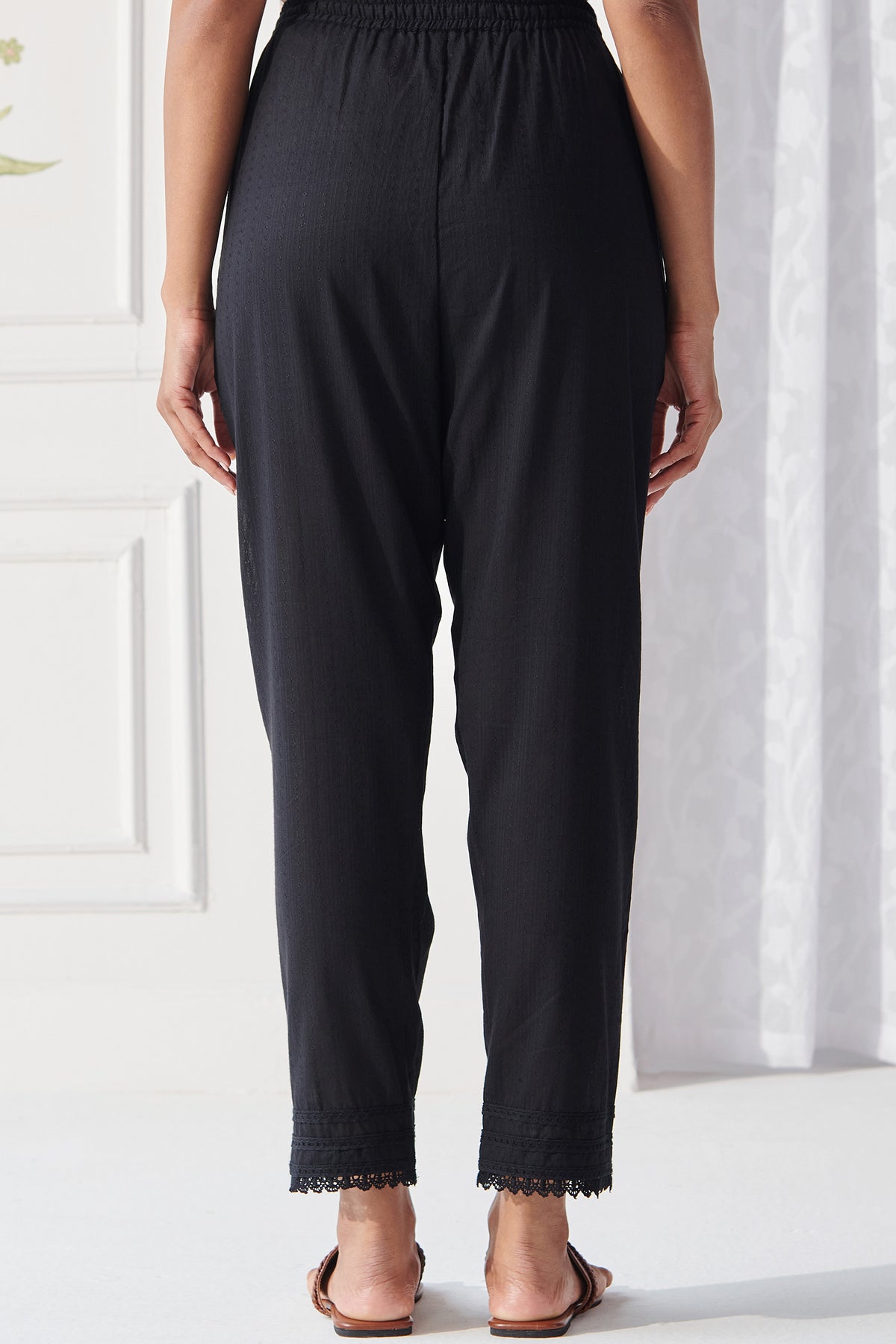 Mumtaz Nohreen Black Narrow Pants