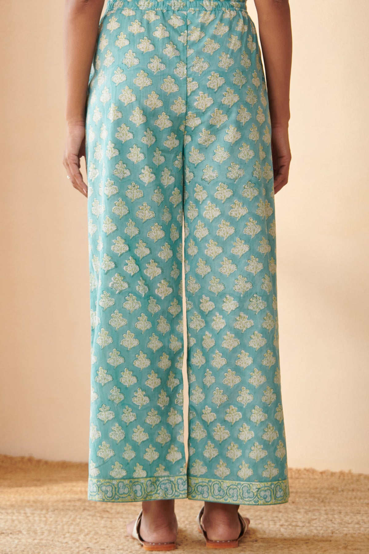 Surplus: Gulbarg Tahira Sanganeri Farsi
