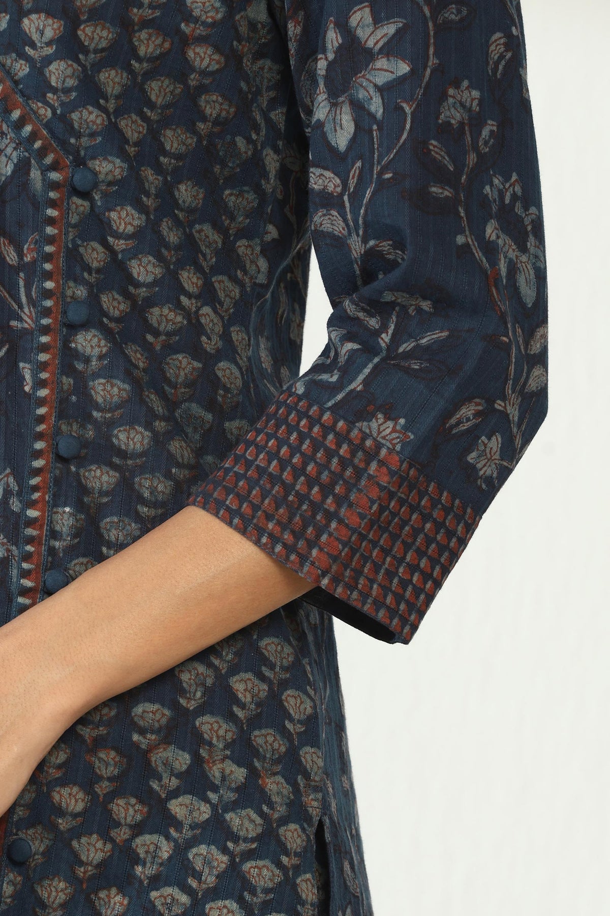 Sehra Maisha Akola Kurta