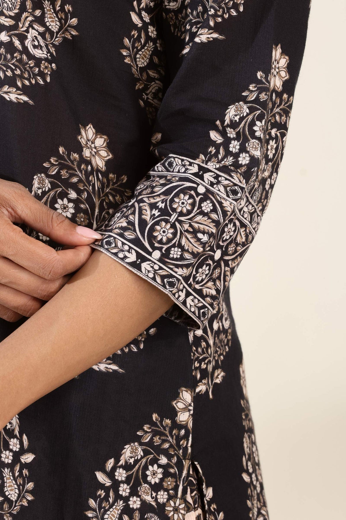 Surplus: Roz Meher Rahila Kurta