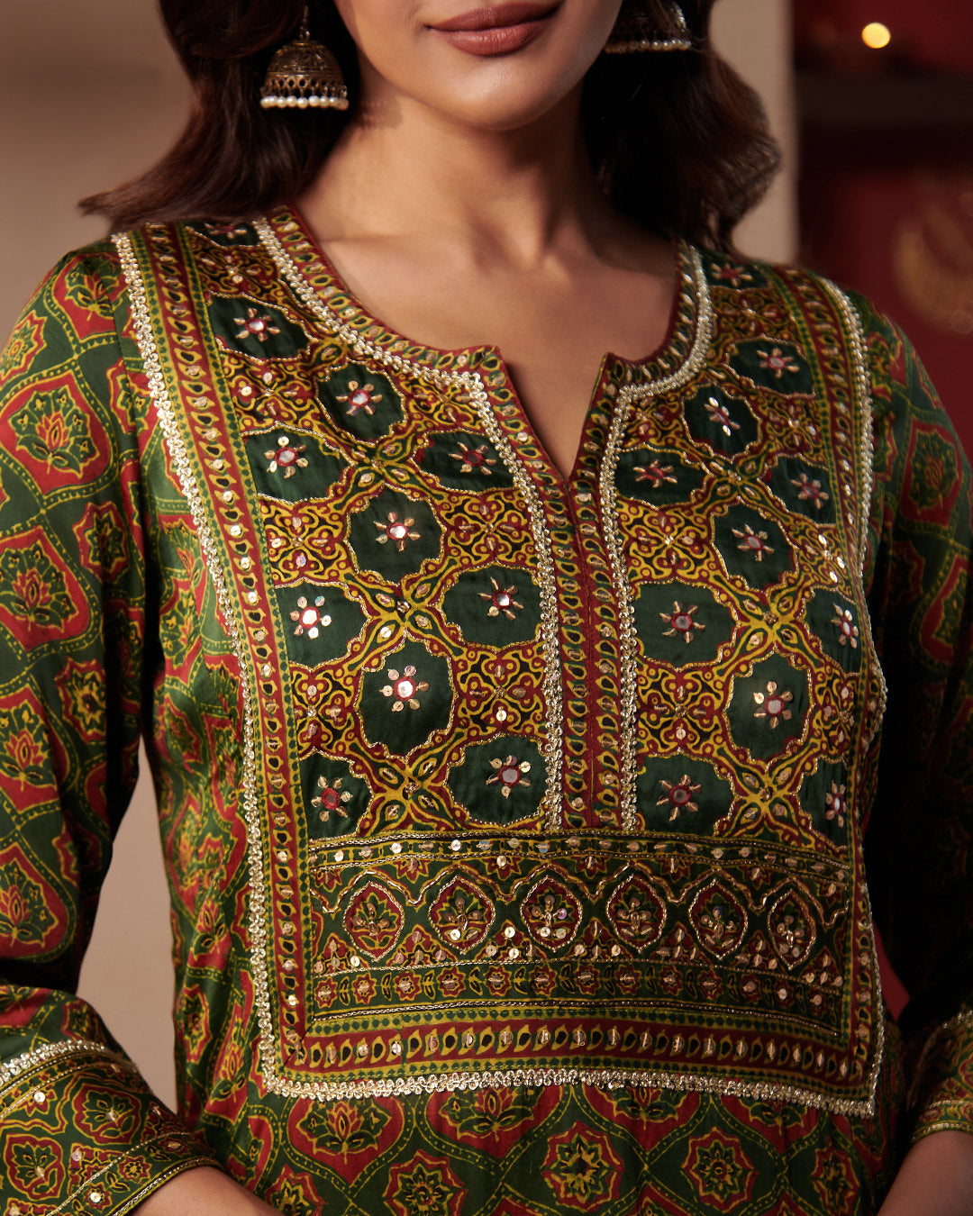Roshanara Zareen Ajrak Kurta