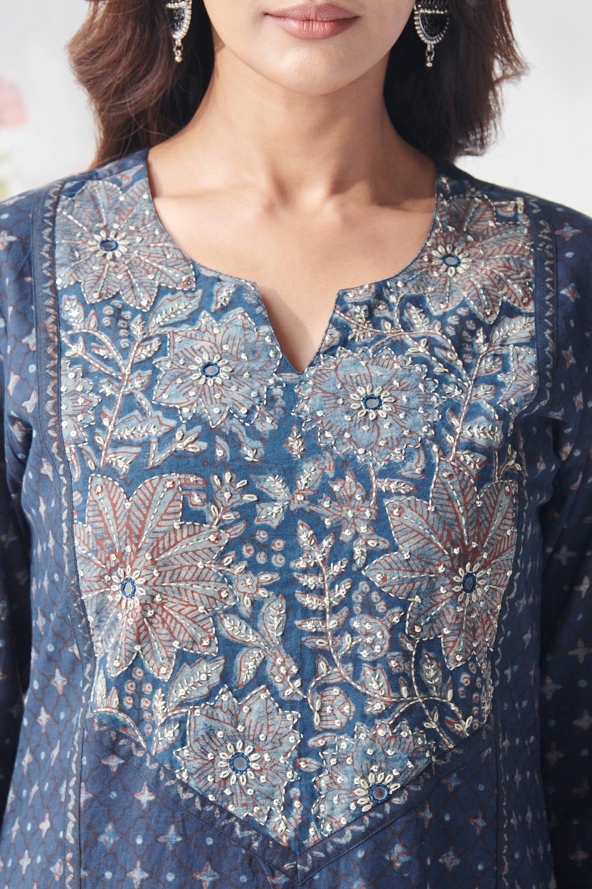 Sehra Gauhar Akola Kurta