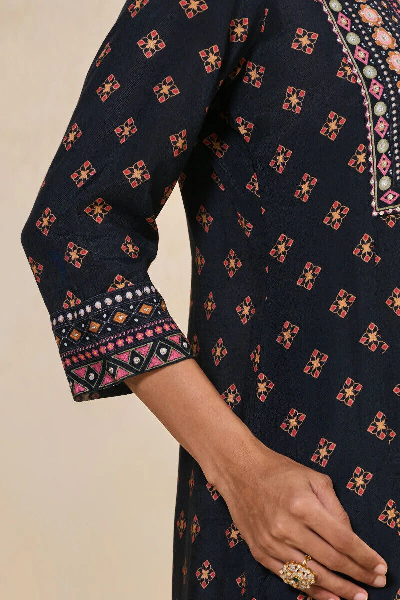 Surplus: Mehrunissa Saira Kurta